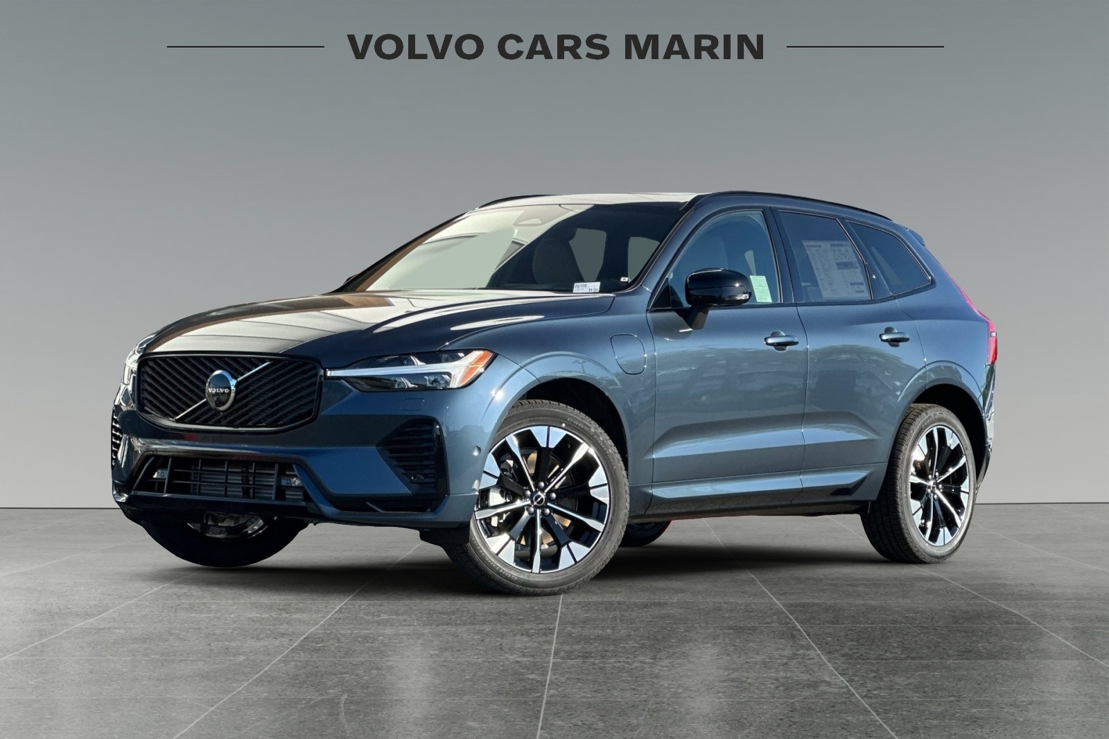 2026 Volvo XC60 Plus's photo