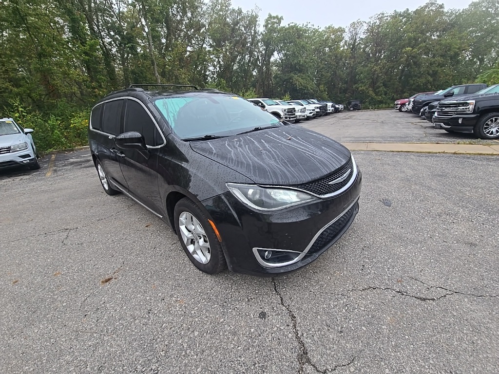 2017 Chrysler Pacifica Touring L photo 11