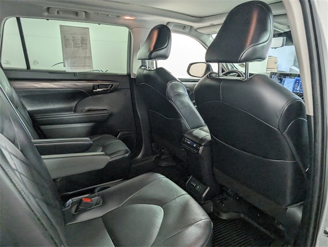 2022 Toyota Highlander Platinum photo 20