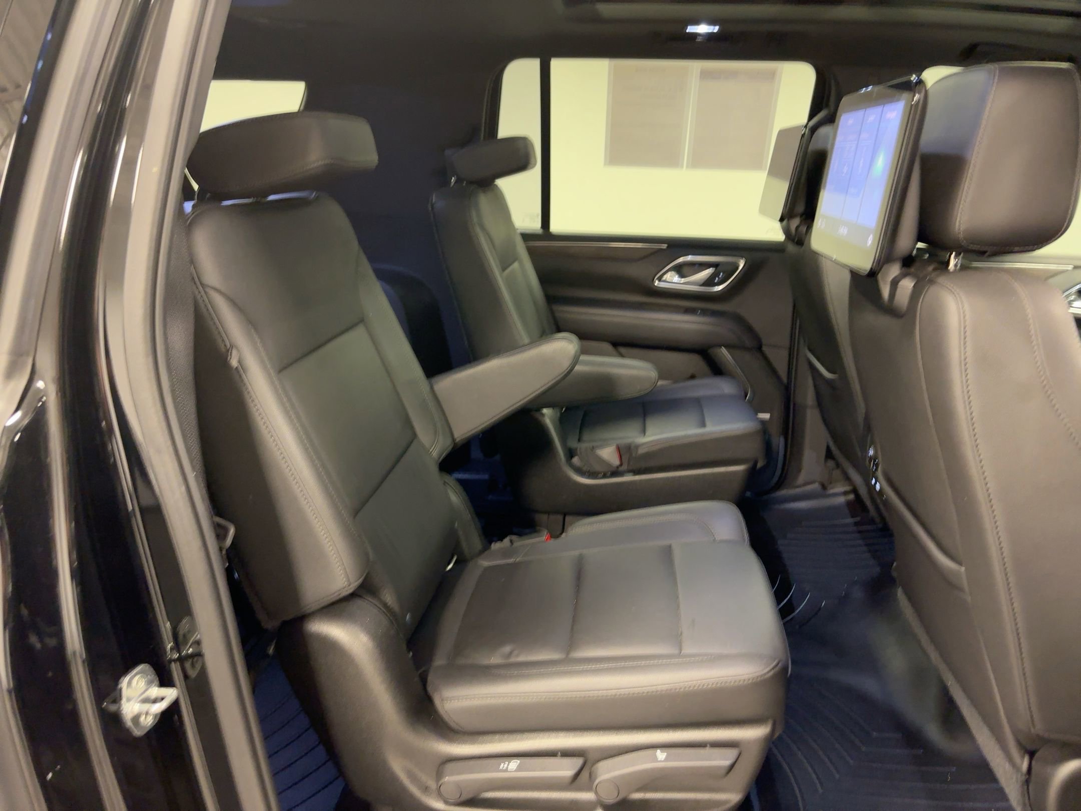 2021 Chevrolet Suburban Z71 photo 22