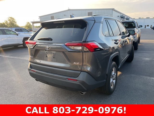 2023 Toyota RAV4 XLE photo 3