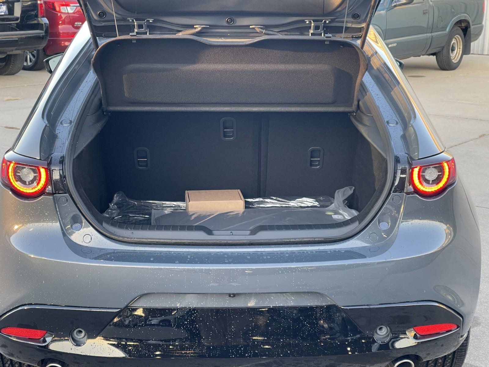 2025 Mazda Mazda3 2.5 s Carbon photo 14