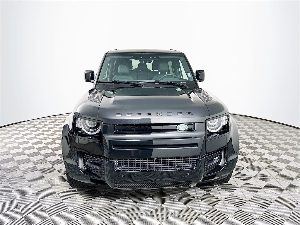 2025 Land Rover Defender 90 X-Dynamic SE photo 2