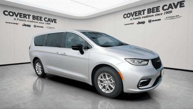 2026 Chrysler Pacifica Select's photo