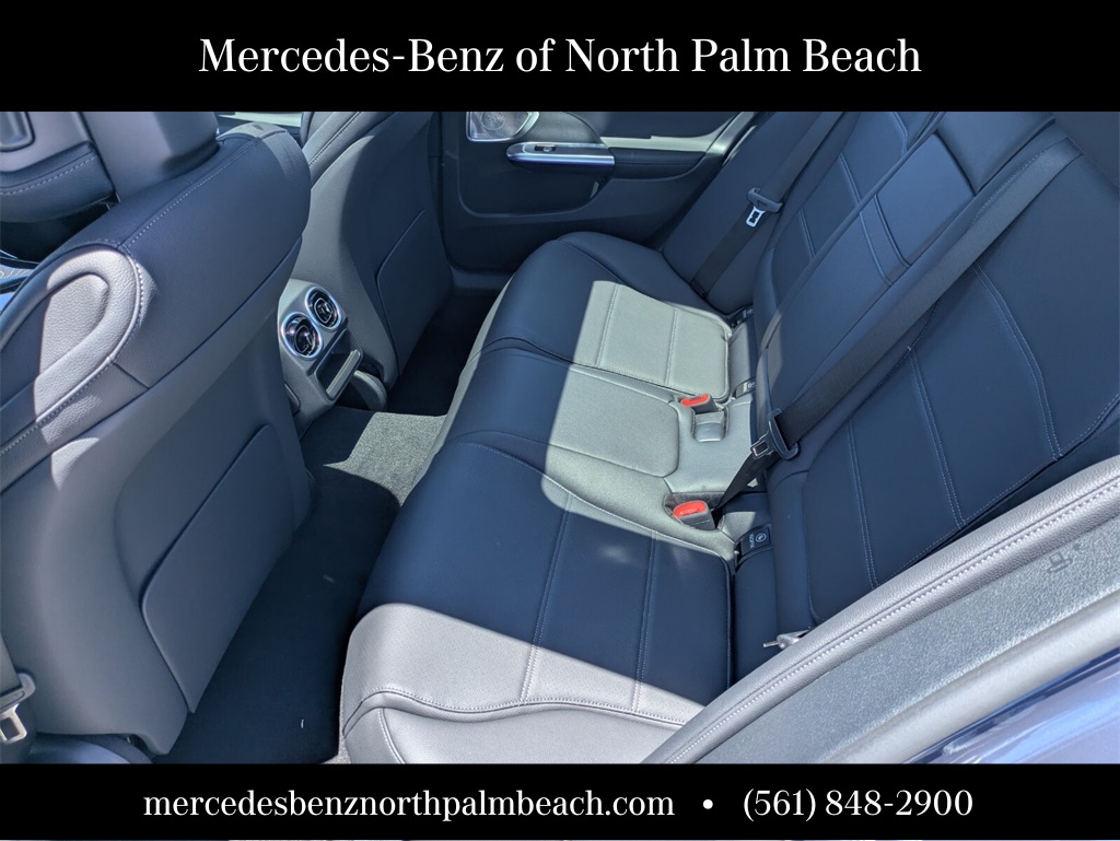 2025 Mercedes Benz C 300 photo 7