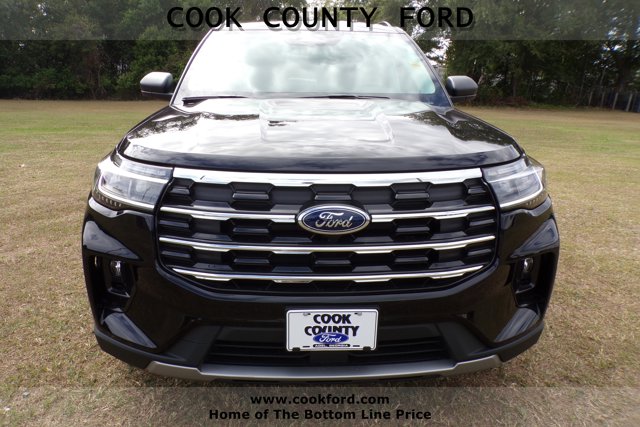 2025 Ford Explorer photo 2
