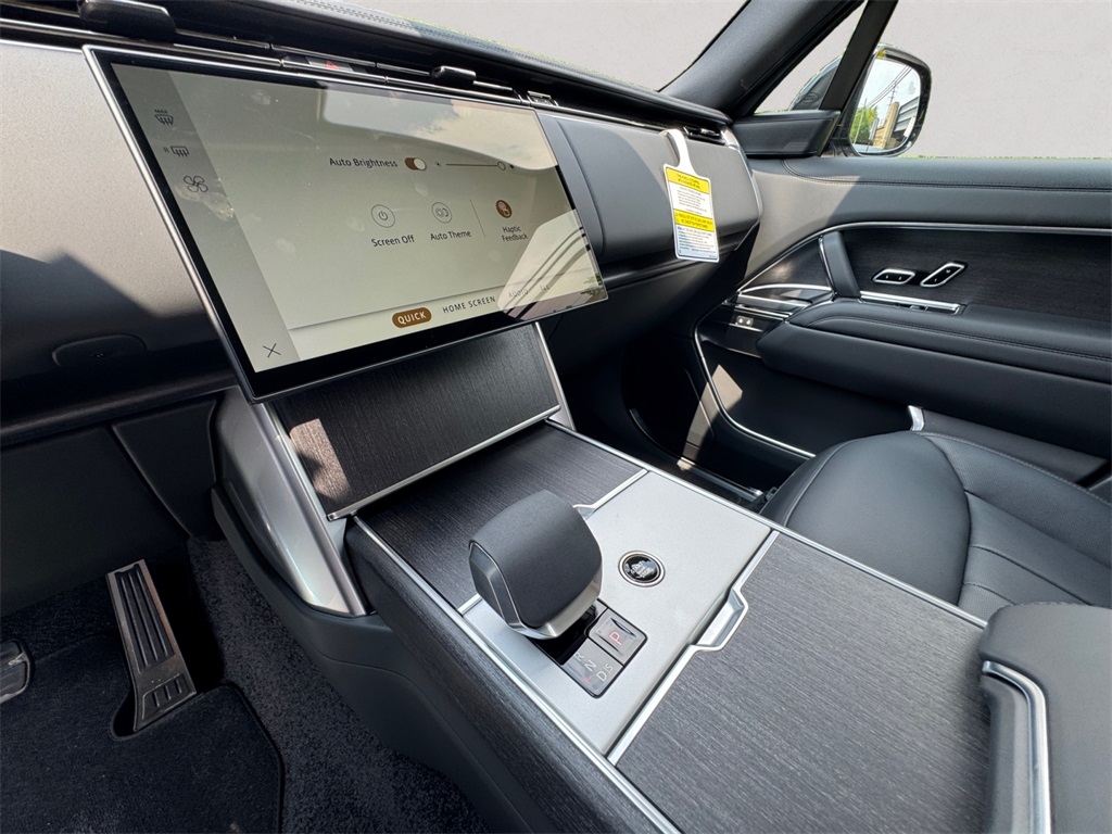2025 Land Rover Range Rover SE photo 10