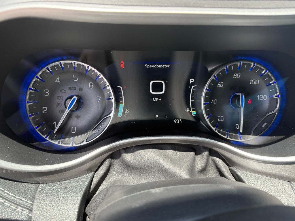 2026 Chrysler Pacifica photo 15