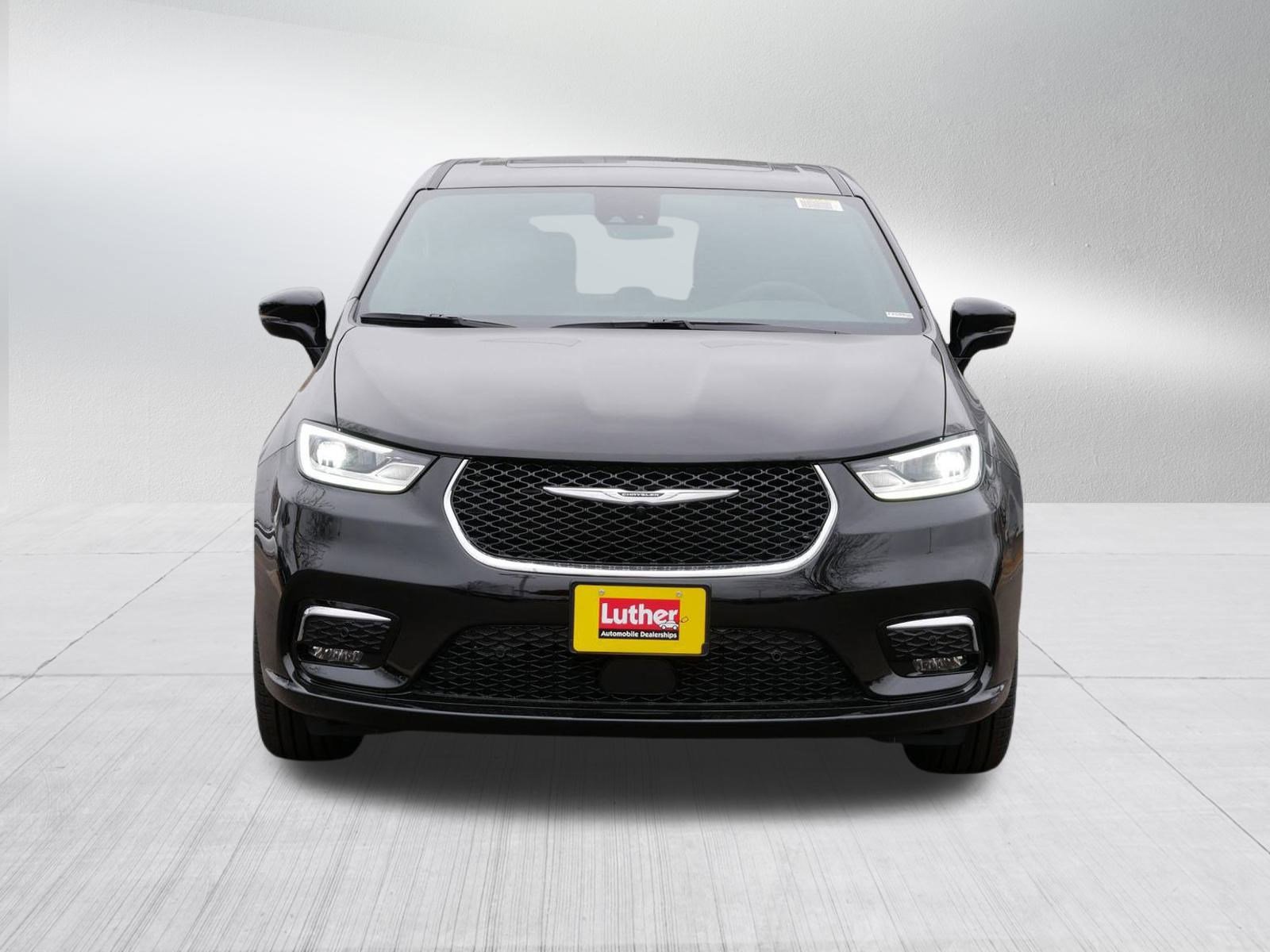 2026 Chrysler Pacifica Limited photo 2