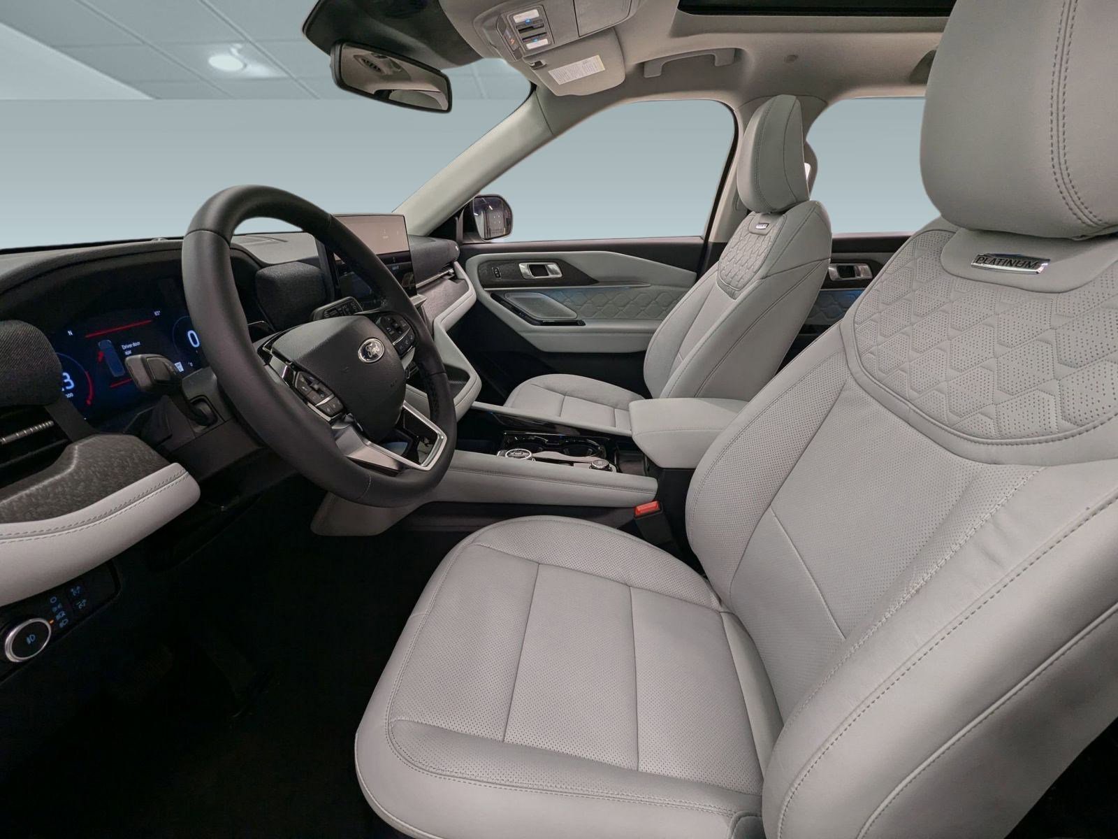 2026 Ford Explorer Platinum photo 4