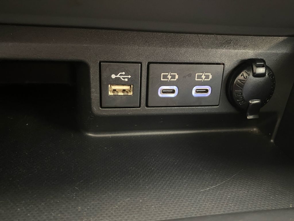 2023 Toyota Highlander XLE photo 25