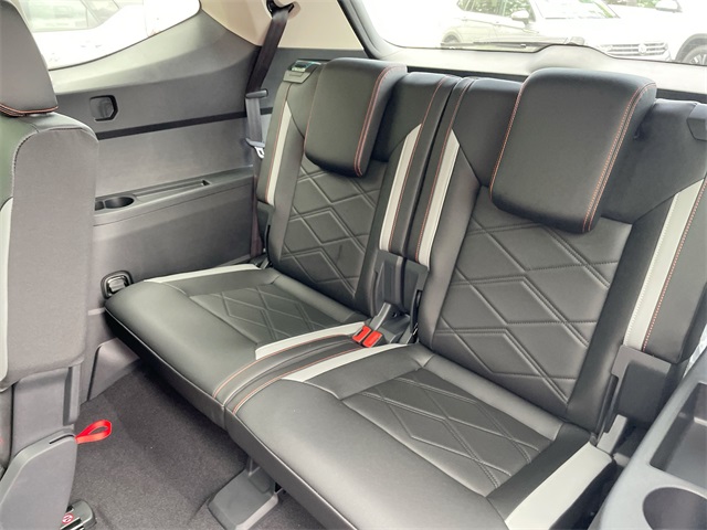 2025 Volkswagen Atlas Peak Edition SE Technology photo 19