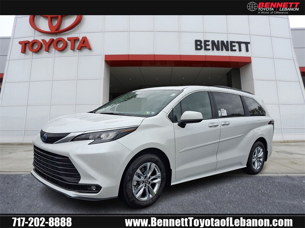 2025 Toyota Sienna XLE's photo