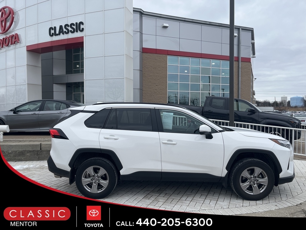 2023 Toyota RAV4 XLE's photo