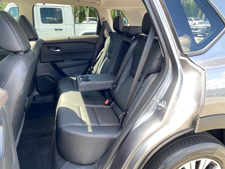 2023 Nissan Rogue SV photo 18