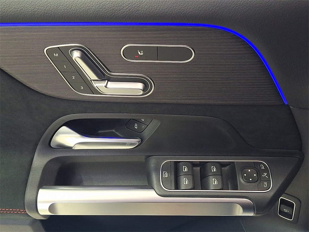 2026 Mercedes Benz GLB 250 4MATIC photo 8