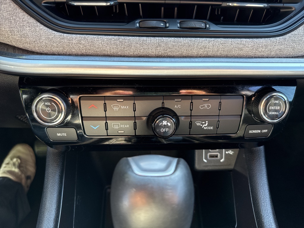 2024 Jeep Compass Latitude photo 44
