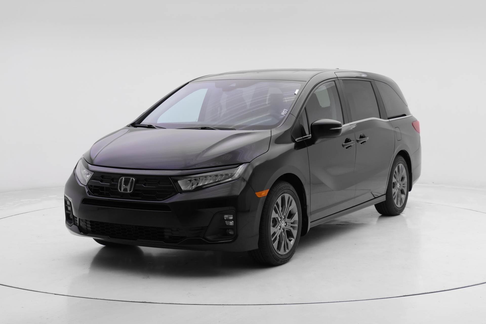 2026 Honda Odyssey Touring's photo