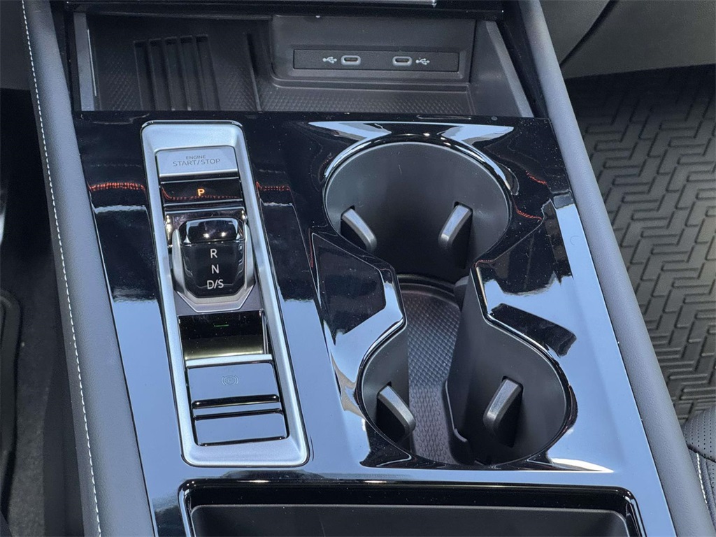 2026 Volkswagen Atlas Cross Sport SEL R-Line photo 20