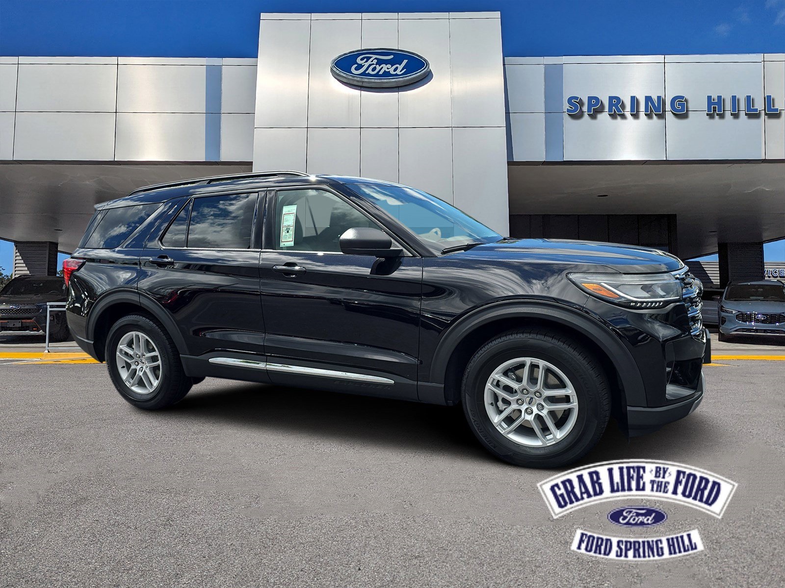 2025 Ford Explorer Active's photo