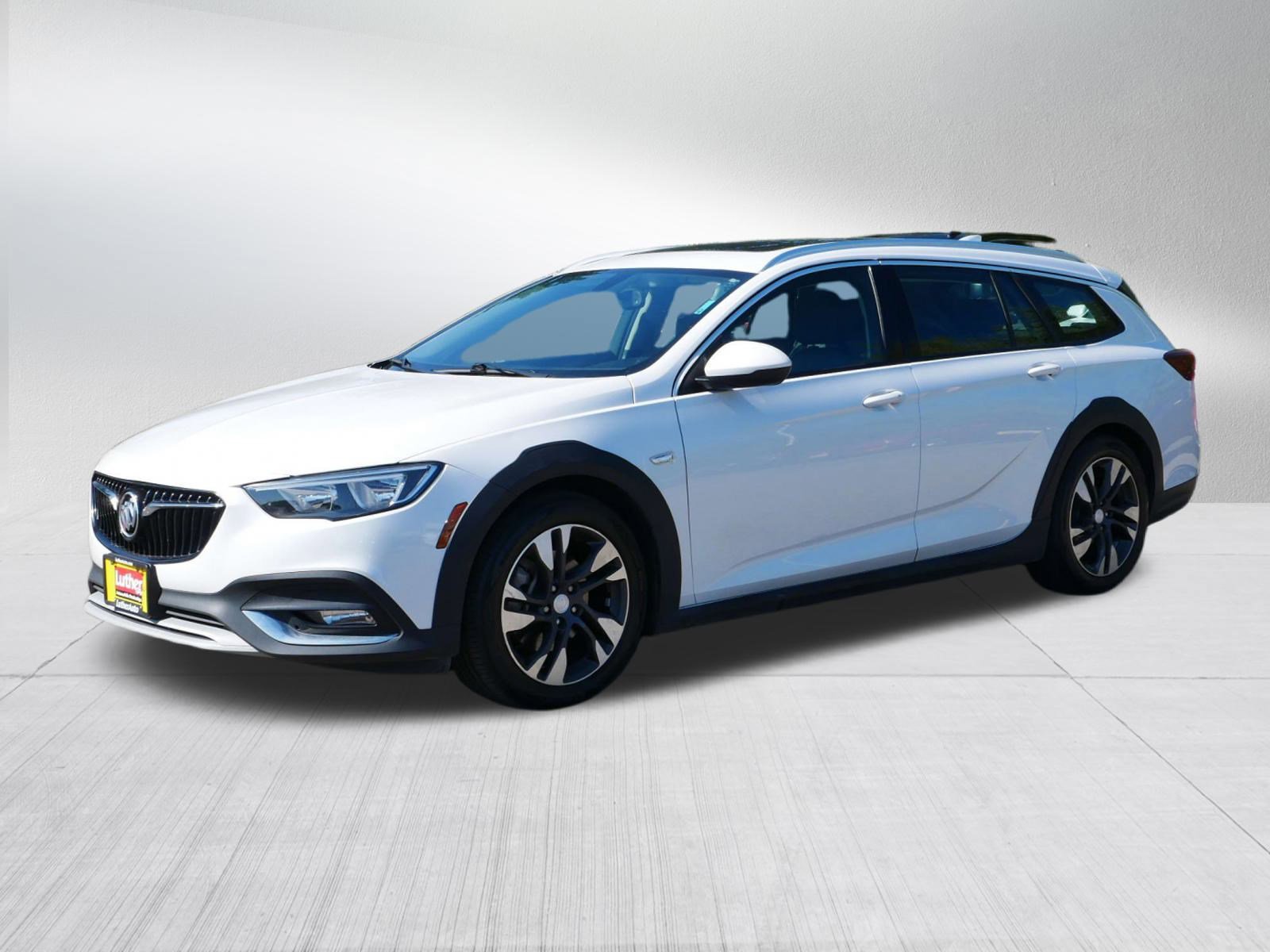 2019 Buick Regal TourX Essence photo 2