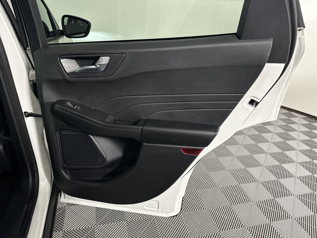 2025 Ford Escape ST-Line photo 16