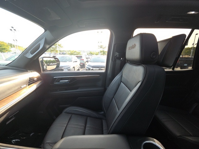 2025 Chevrolet Tahoe High Country photo 23