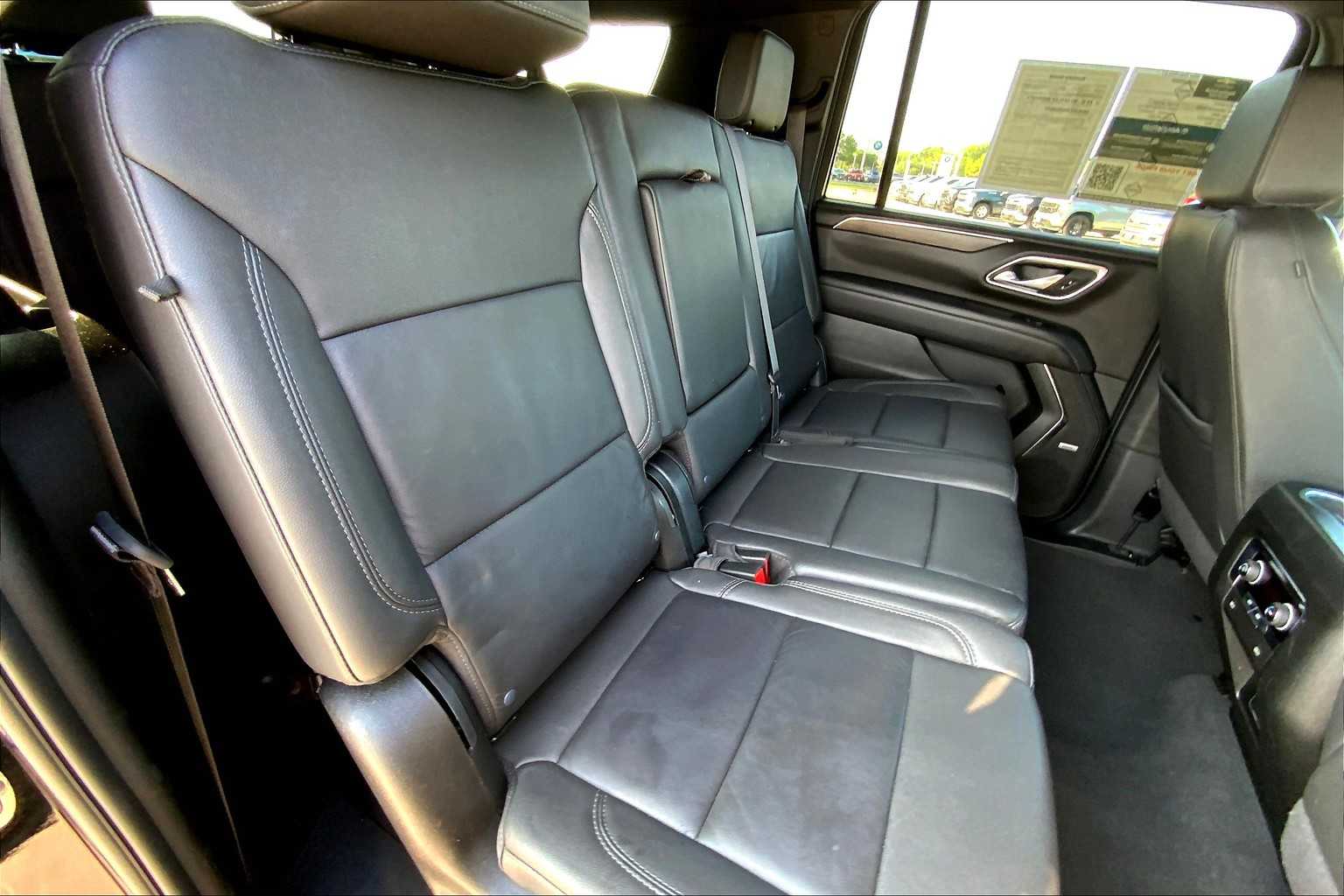 2024 Chevrolet Suburban LT photo 17