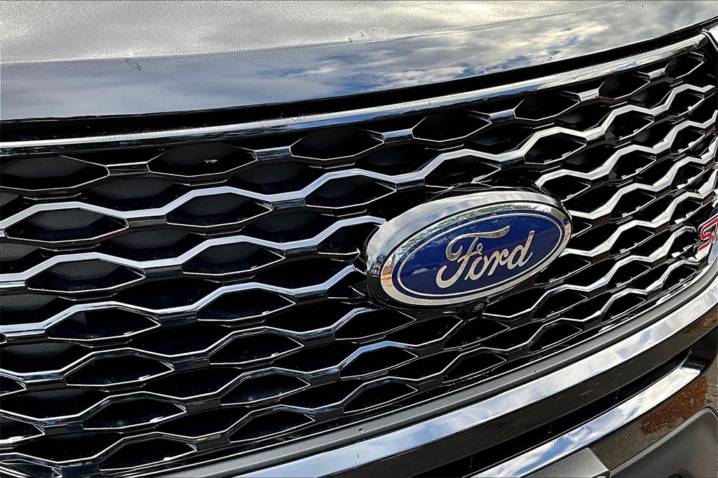 2023 Ford Explorer ST photo 29