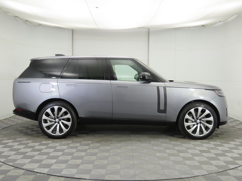 2025 Land Rover Range Rover SE photo 4