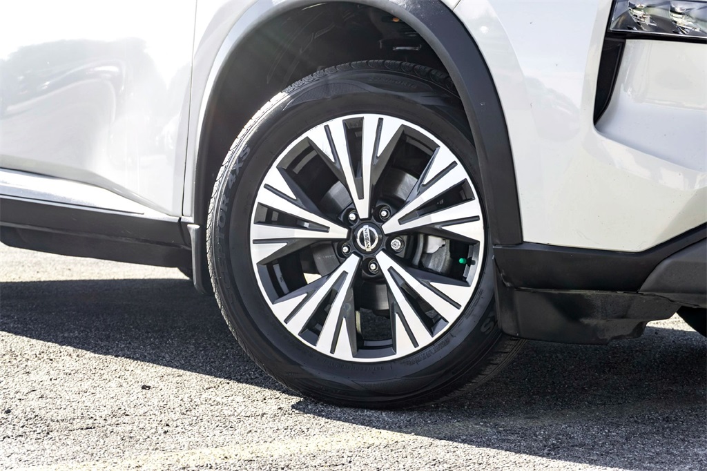 2021 Nissan Rogue SV photo 2