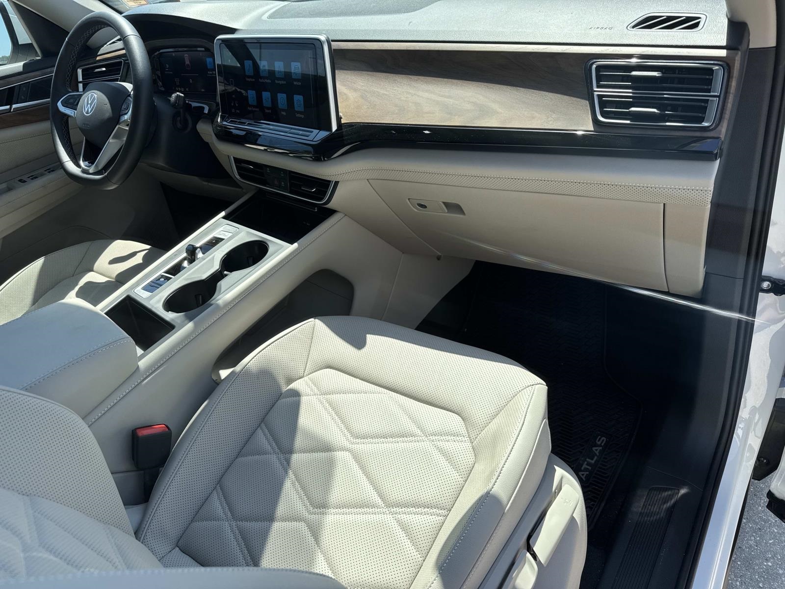 2025 Volkswagen Atlas SE photo 9