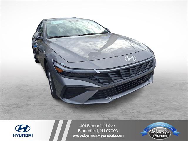 2025 Hyundai Elantra SE's photo