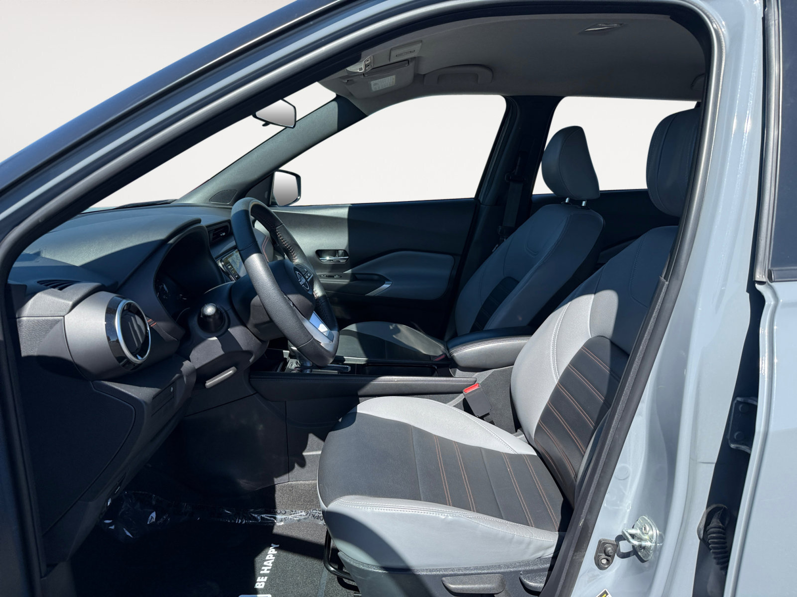 2023 Nissan Kicks SR photo 7