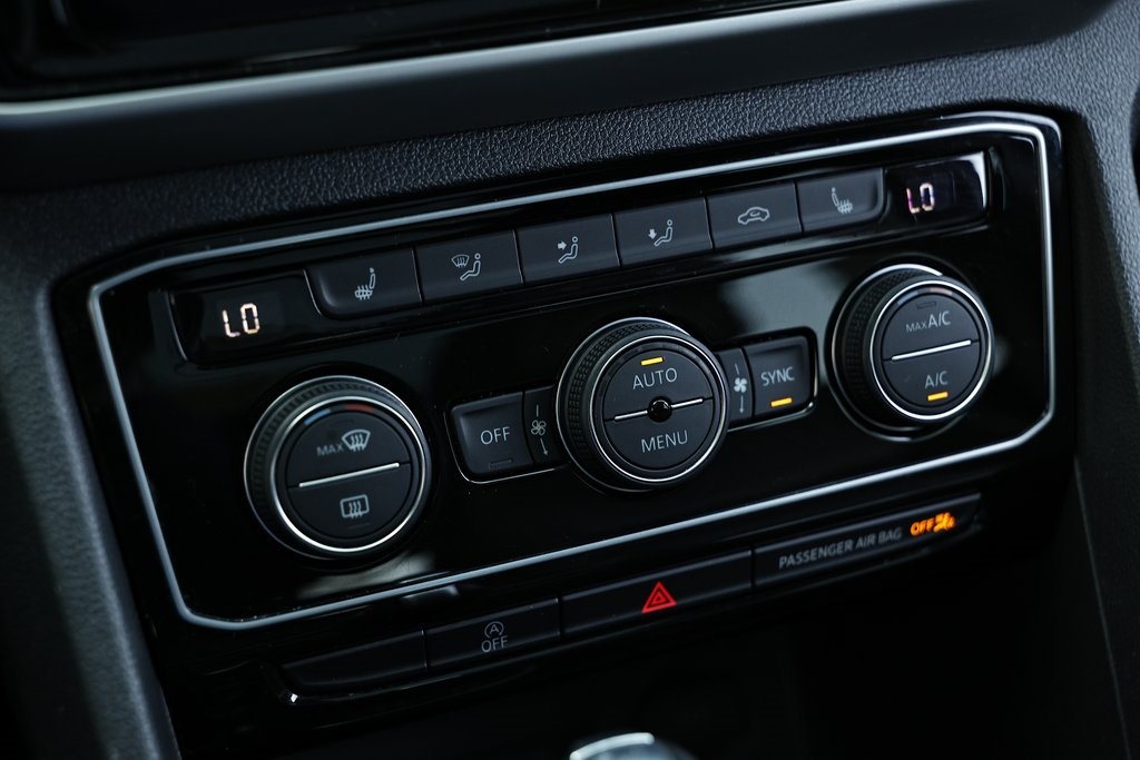 2022 Volkswagen Atlas Cross Sport V6 SE Technology photo 32