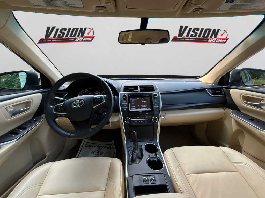 2016 Toyota Camry XLE photo 18
