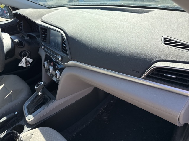 2019 Hyundai Elantra SEL photo 9