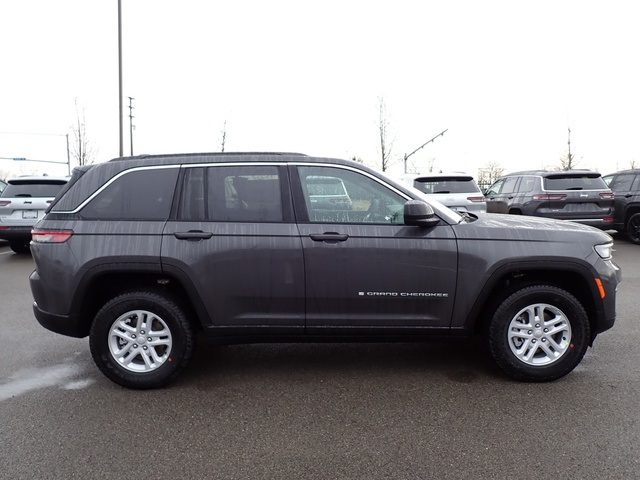 2025 Jeep Grand Cherokee Laredo photo 6