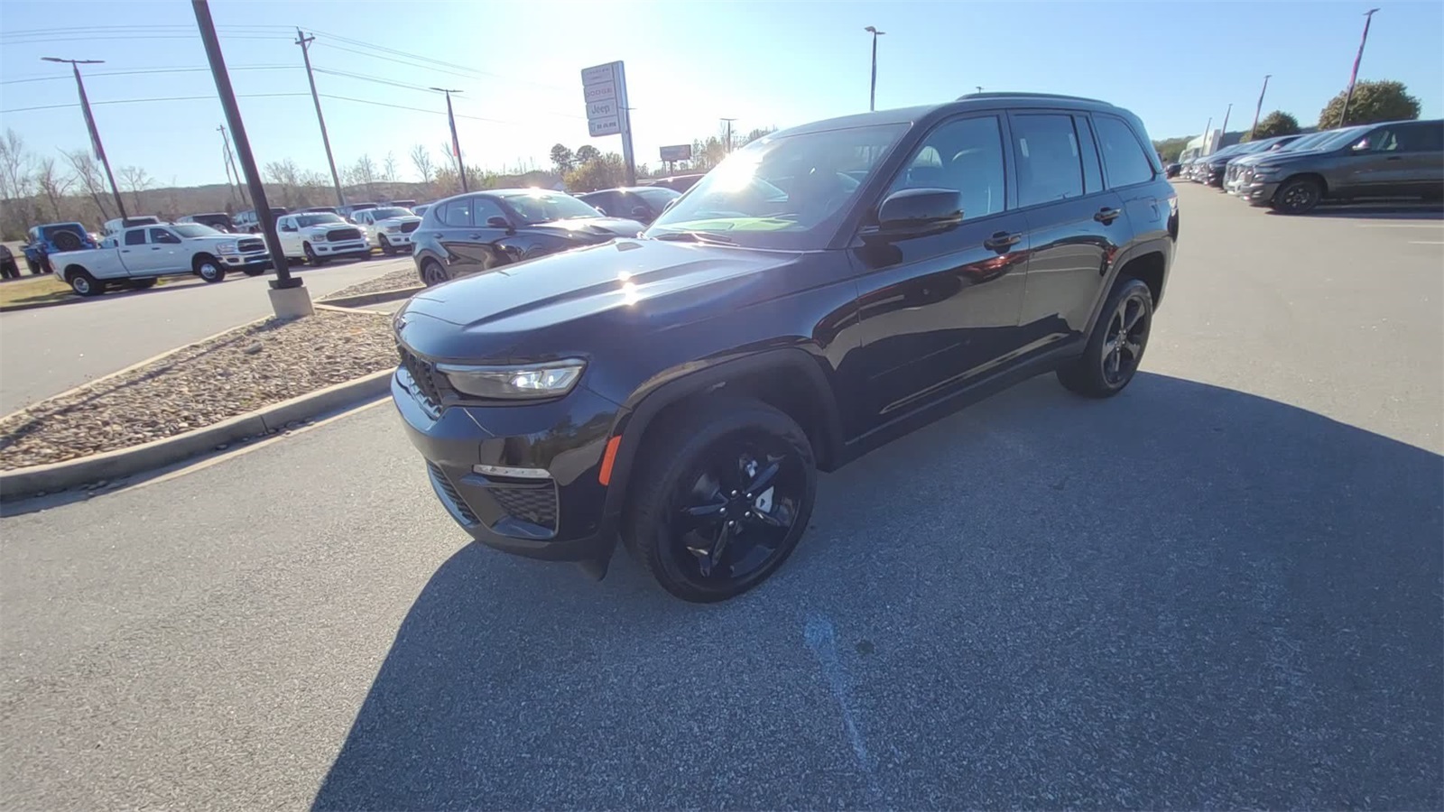2025 Jeep Grand Cherokee Limited photo 2