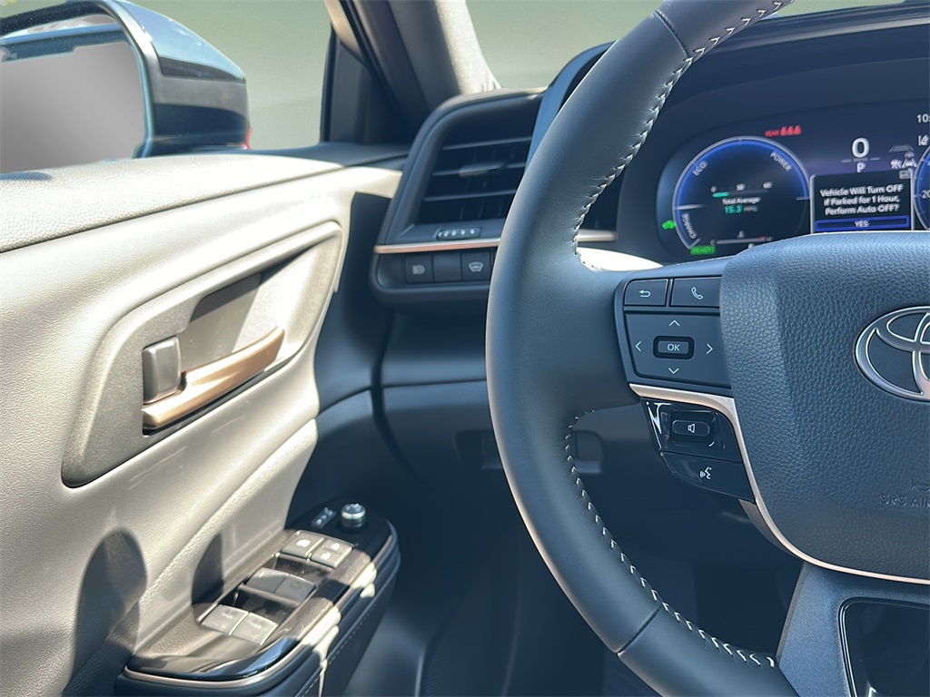 2026 Toyota Crown XLE photo 12