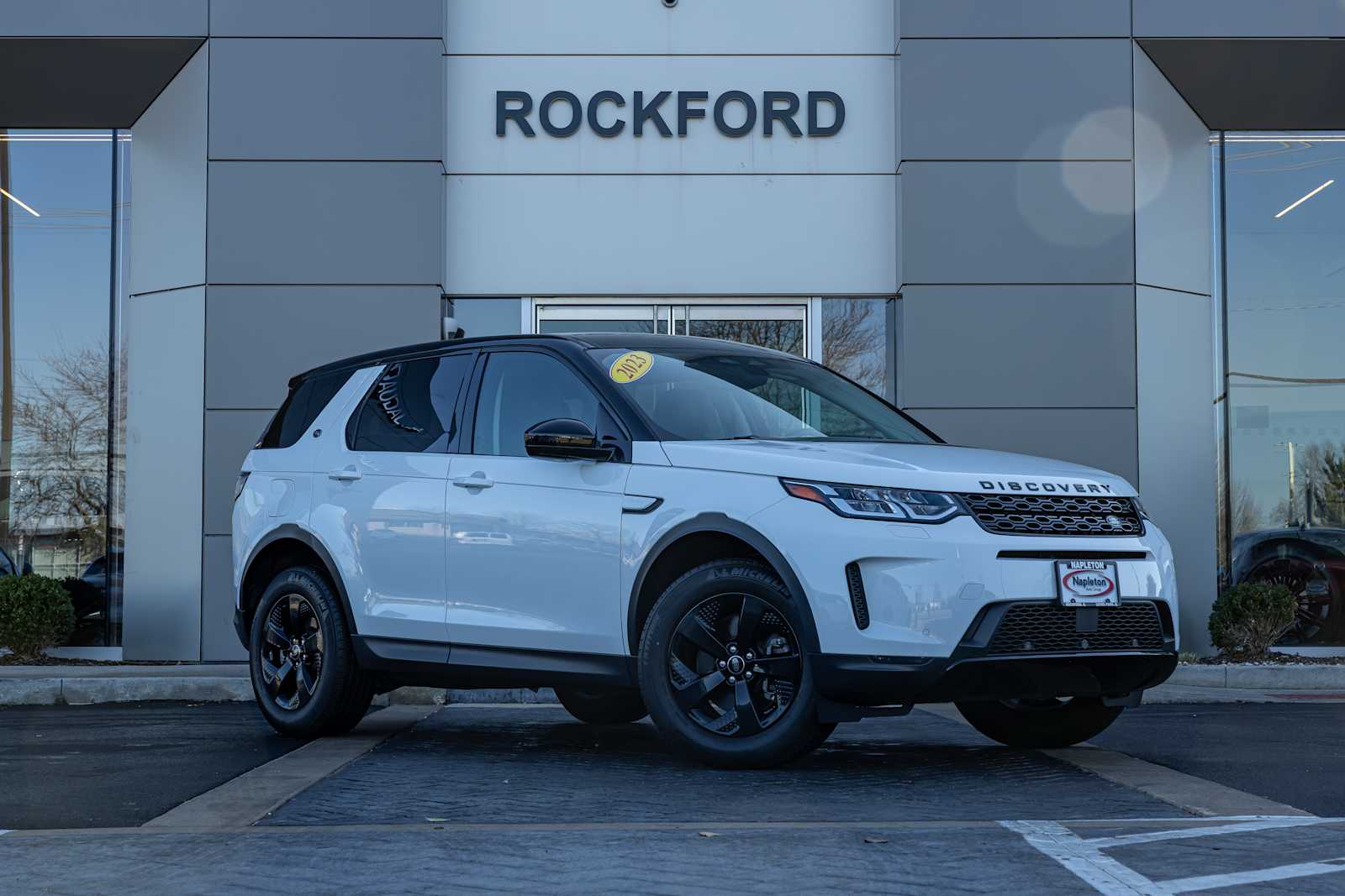 2023 Land Rover Discovery Sport S's photo