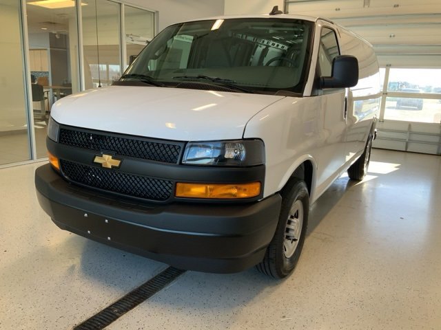 2025 Chevrolet Express Cargo 3500 photo 3