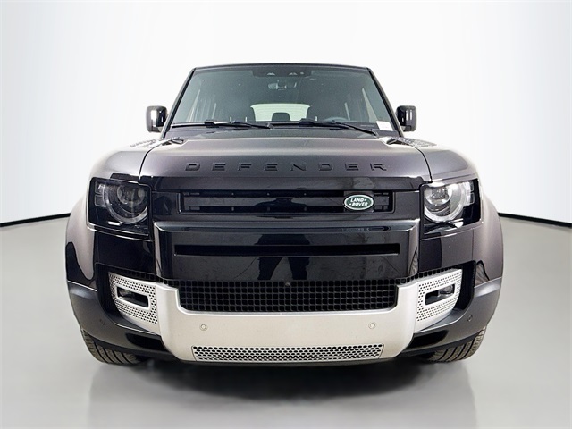 2025 Land Rover Defender 110 S photo 2