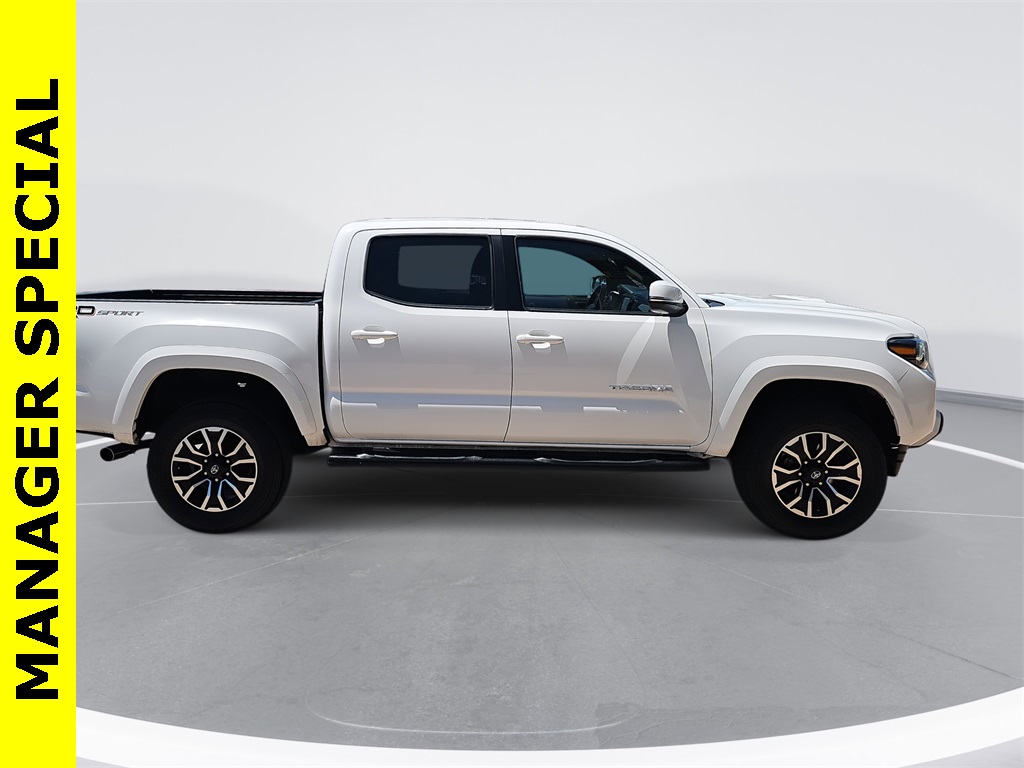 2020 Toyota Tacoma TRD Sport photo 2