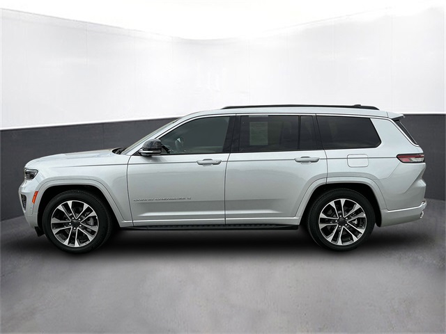 2024 Jeep Grand Cherokee Overland photo 2