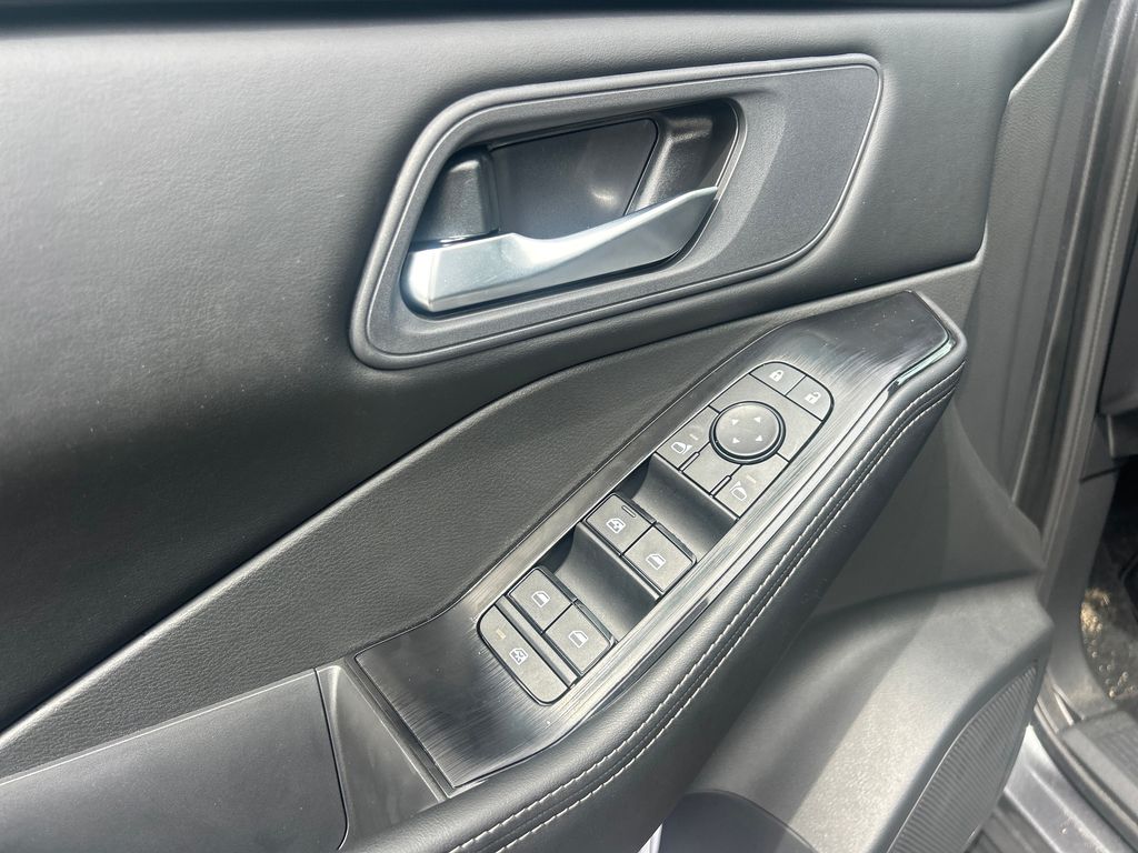 2026 Nissan Rogue SV photo 13