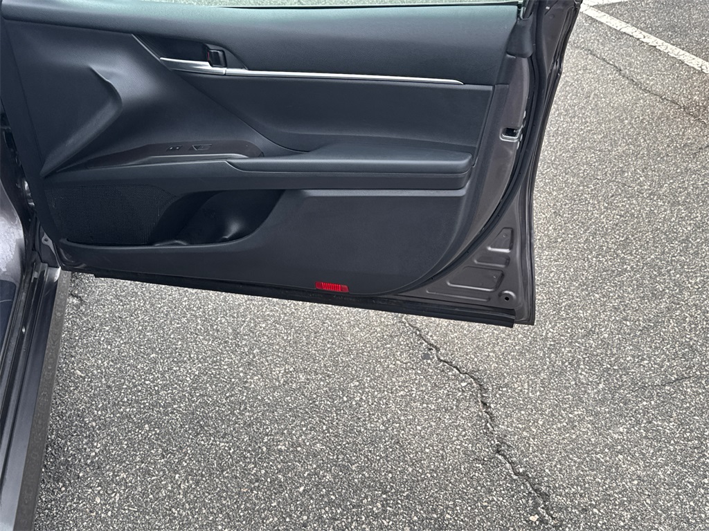 2021 Toyota Camry LE photo 13