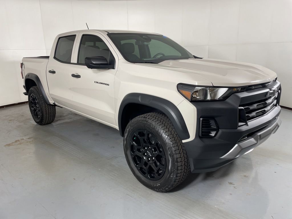 2026 Chevrolet Colorado Trail Boss photo 2