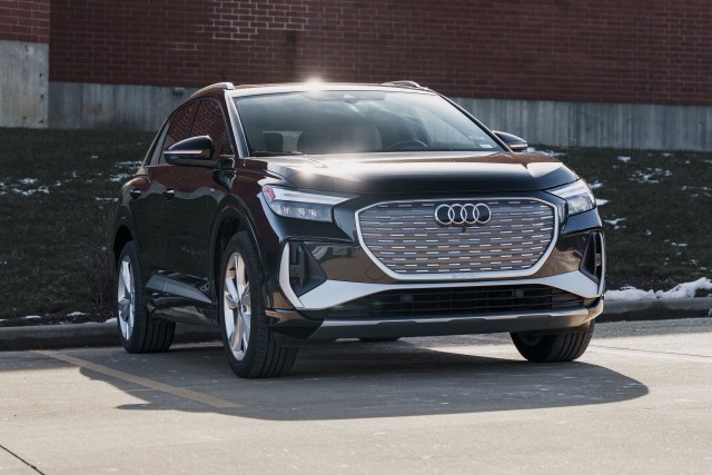 2023 Audi Q4 e-tron Premium's photo