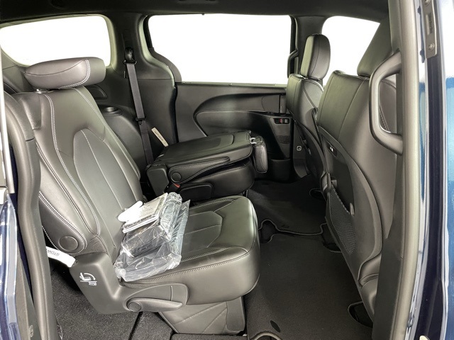 2025 Chrysler Pacifica photo 42